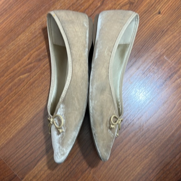 Birdies Size 7.5 Goldfinch Flats in Champagne Velvet Bow Detail Classic - Picture 5 of 9